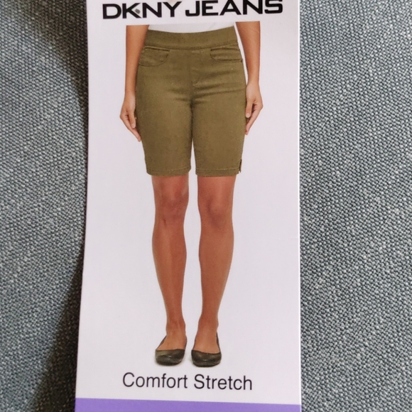 DKNY Jeans Ladies' Pull On Bermuda Short - Picture 6 of 7